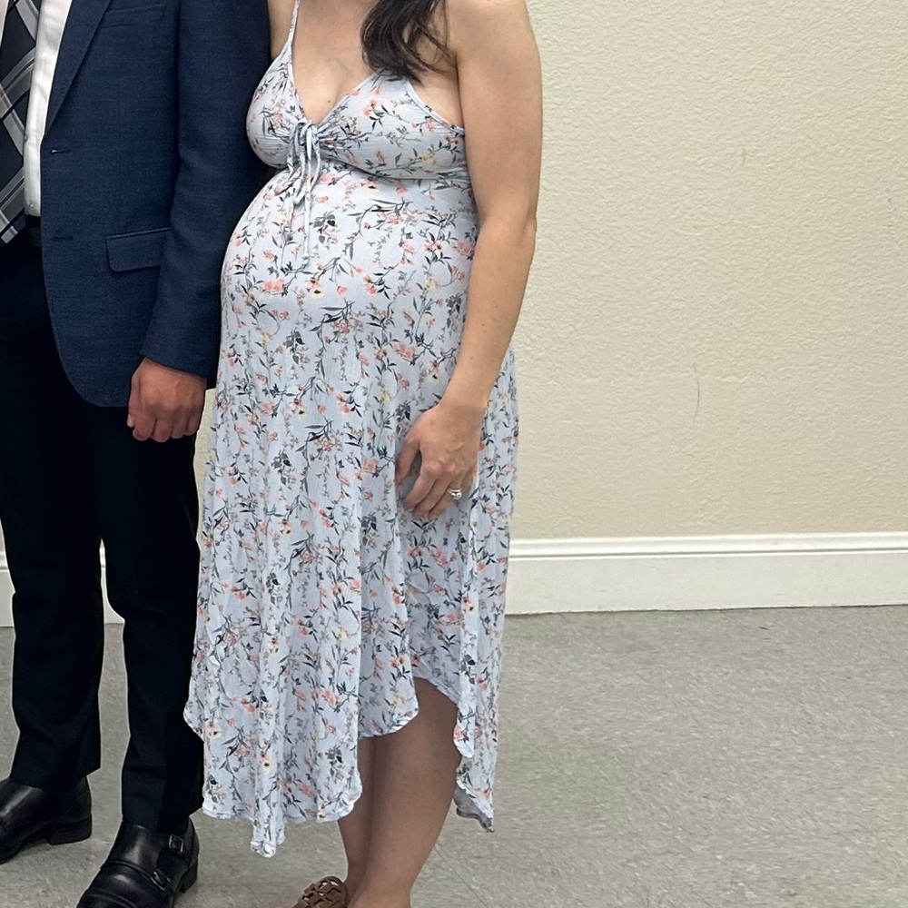 Light blue floral cinched tie-bust maternity dress